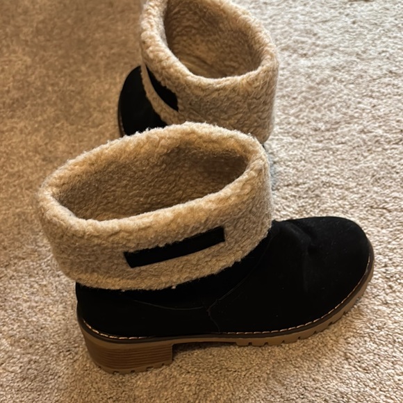 Black and Tan Ankle Boots with Faux Fur Lining - Picture 1 of 2